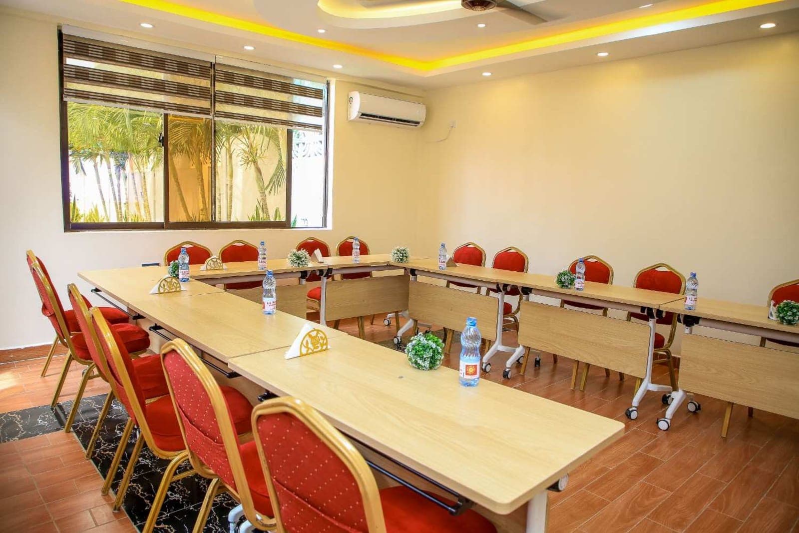 Boardroom - Photo 4
