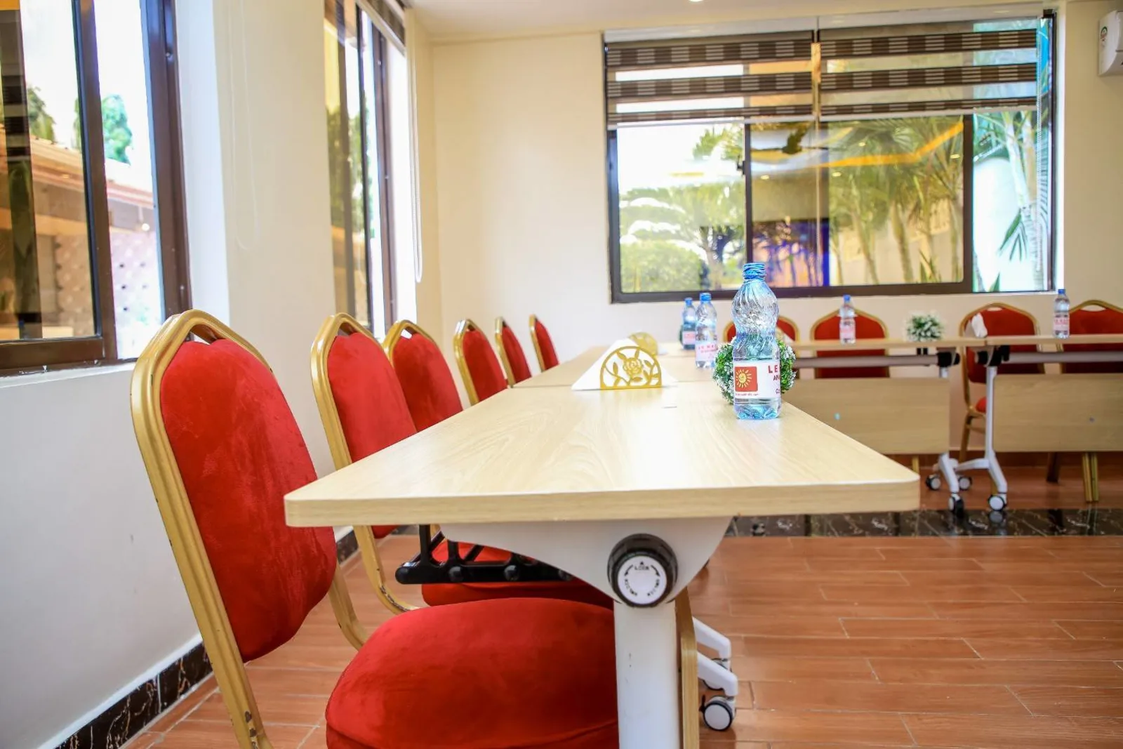 Boardroom - Photo 5