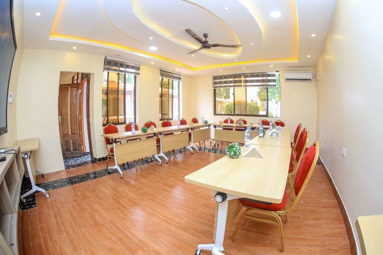 Boardroom - Photo 2
